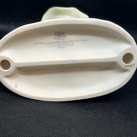 Precious Moments "Nothing Can Dampen The Spirit Of Caring " figurine - Picture 4 of 4